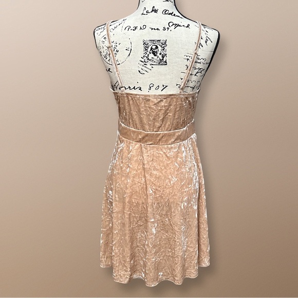 Strappy Cut-Out Crushed Velvet Dress in Blush Size L - Picture 5 of 8